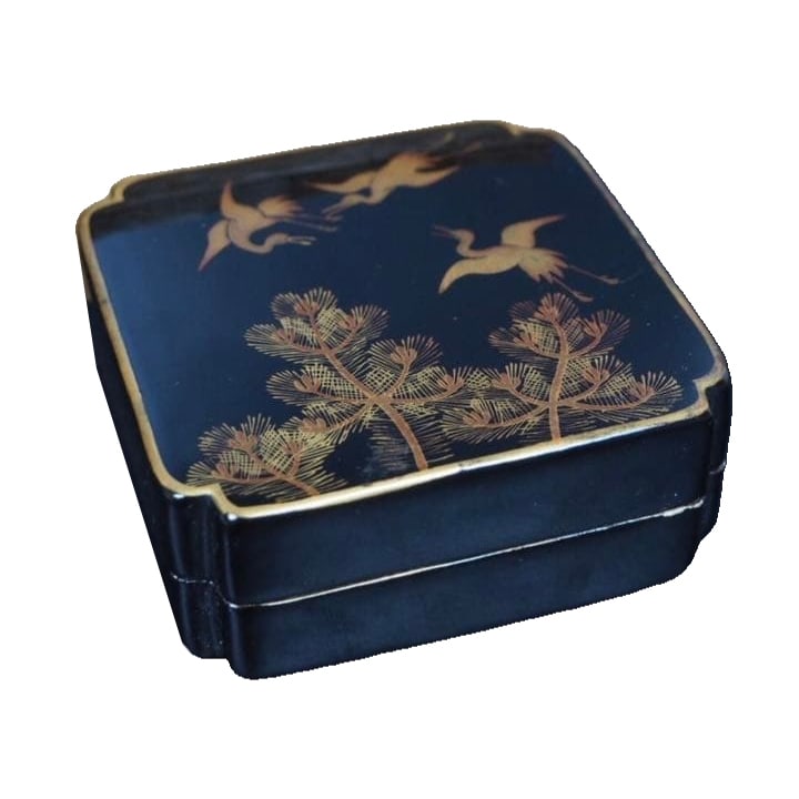 Museum-grade, extremely rare Edo period Furakuyaki incense box, accompanied by the original box.: Product Description: Height approximately 2.8 cm, width approximately 7 x 7 cm. This is a museum-quality, extremely rare Edo period Horaku ware incense box. Horaku ware was produced in Nagoya from