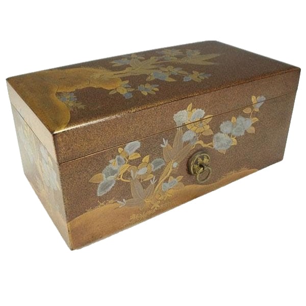 Masterpiece: Iwatani Floral Lacquerware (Lacquer, adorned with gold or silver powder) Antique: Masterpiece: Iwatani Floral Lacquer Box (decorated with gold or silver powder), antique document box with embroidery, well-preserved Dimensions 14 cm x 27.5 cm, height 11.5 cm