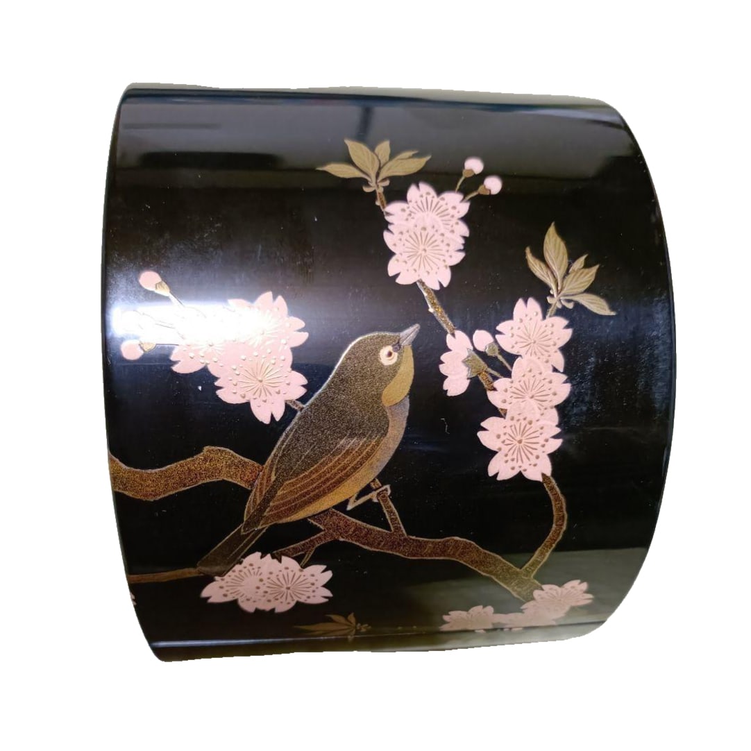 Xiao An's work: True Gold Lacquer Dry Lacquer Box: Xiao An's Works Lacquer Box, Decorated with Gold Leaf and White Eye Patterns This is a maki-e (lacquerware) work made with gold powder. Selected Works from the Traditional Japanese Crafts Exhibition