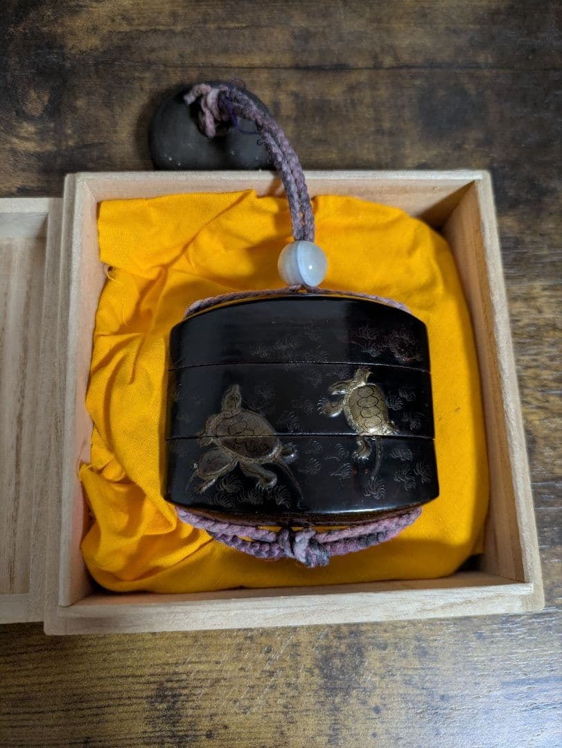 Lacquerware with a tortoise shell pattern, small container. - 5