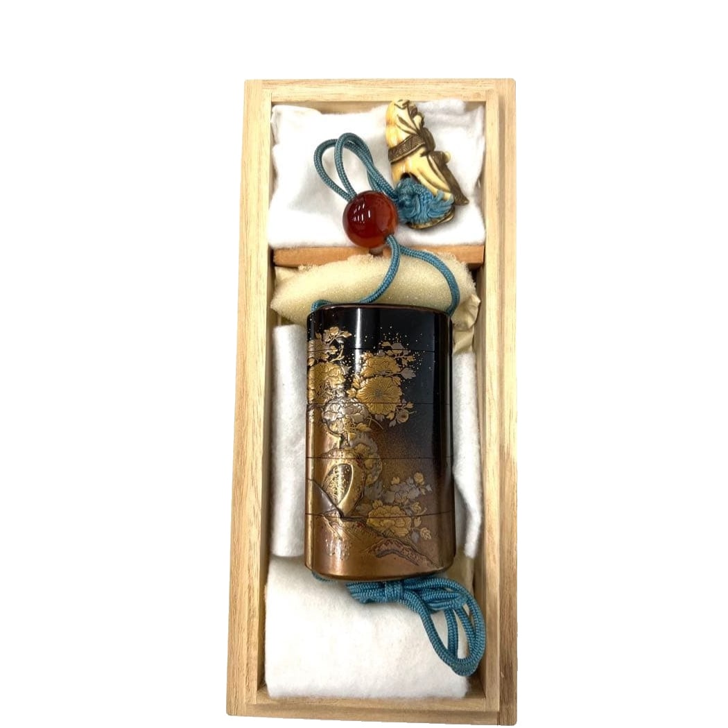 Edo Period Masterpiece: Four-Tiered Inro (Small Container), crafted in Maki-e lacquer, adorned with: Edo Period Masterpiece: Four-Tiered Inro (Small Container), crafted in Maki-e lacquer, adorned with agate, depicting a Chinese lion and peony; along with a Shorojin (God of Longevity) Netsuke