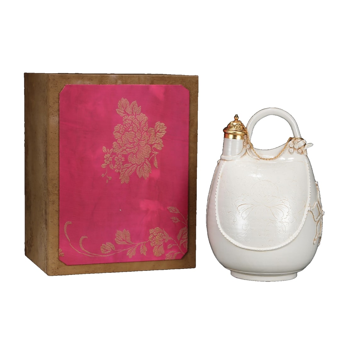 Song Dynasty Ding ware gilded leather pouch vase: This Song Dynasty Ding ware gilt-silver wrapped flask has a height of 34.5 cm and a belly diameter of 23.5 cm. Its shape imitates a wrapped pouch, with a vivid and unique design. The entire piece is c