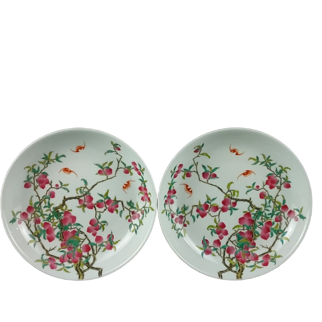 Pair of Qing Dynasty Yongzheng imperial powder enamel hand-painted plates with the design of "Many: This pair of Yongzheng Emperor's powder enamel hand-painted plates from the Qing Dynasty feature a well-proportioned and elegant shape, with a dignified and refined design that embodies royal elegance