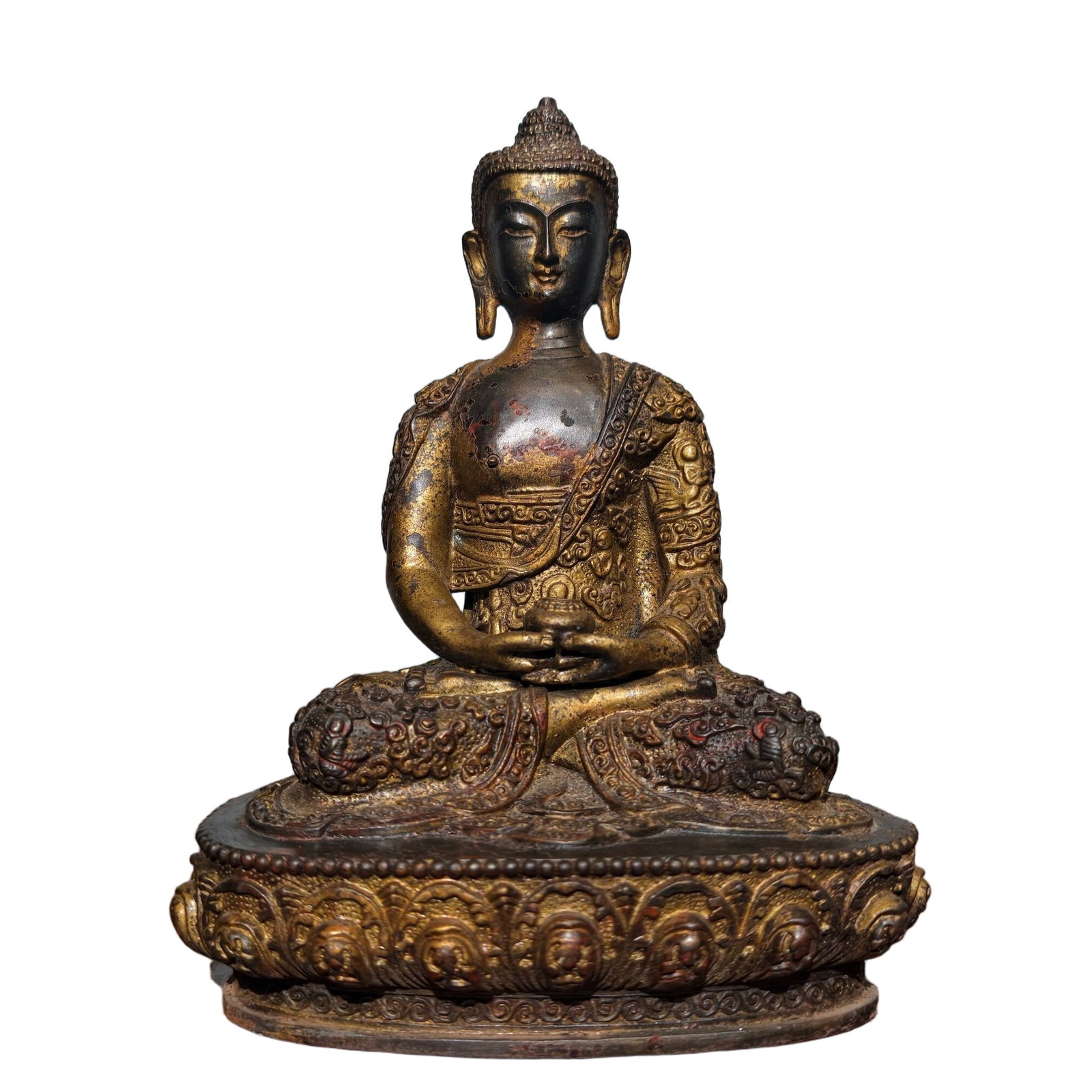 A statue of Shakyamuni Buddha made of pure copper with cinnabar sprinkled on it.: A statue of Shakyamuni Buddha made of pure copper with cinnabar sprinkled on it, has a simple and elegant design that has withstood the test of time. It is 23 cm tall, 17 cm long, 11 cm wide, and weig