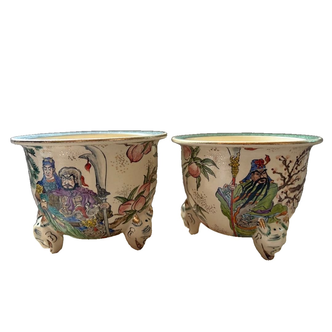 A brand new bonsai pot designed by Yanagawa Hiroshi, a set of 2.: A finely crafted ceramic bowl, depicting peach blossoms and a samurai, accompanied by a wooden box. Type: Ceramic Bowl Design: Peach Blossoms and Samurai Dimensions: Height approximately 13 cm, Diamet
