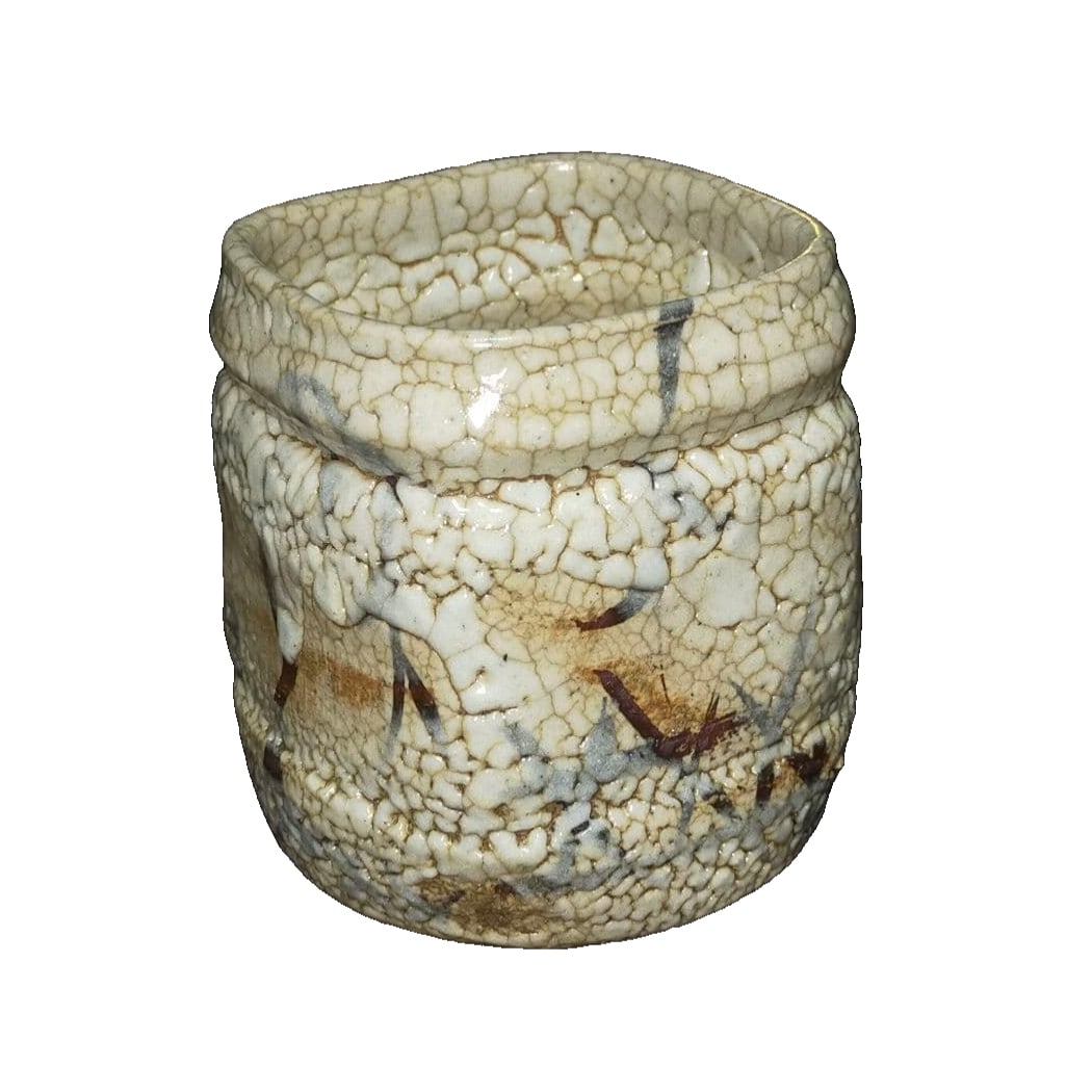Mino ware Shino hibachi and teacup, antique.: Mino ware Shino hibachi and teacup, antique It has been fired but can be used for making teacups, sake cups, etc. Antique item, in perfect condition. The paulownia wood box is also well crafted. Dimen