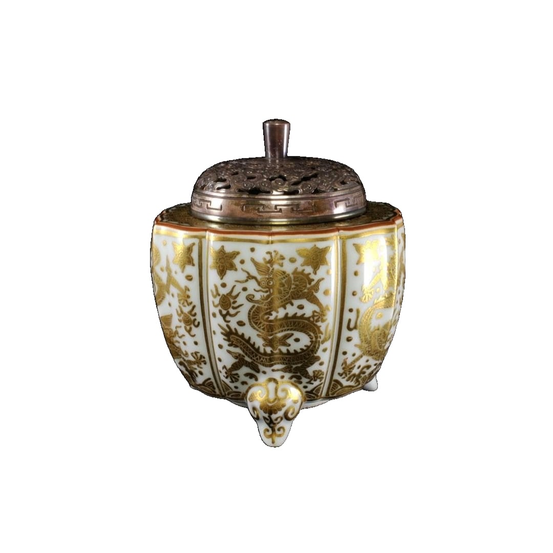 Fifth Generation Miura Chikusen White Porcelain with Gold Brocade, Dragon Pattern Floral Garland,: Fifth Generation Miura Chikusen White Porcelain Incense Burner with Gold Brocade, Dragon Motif Floral Garland, in Original Box, Shoshun Zai Silver Kiln, approximately 96 grams. Diameter approximately 