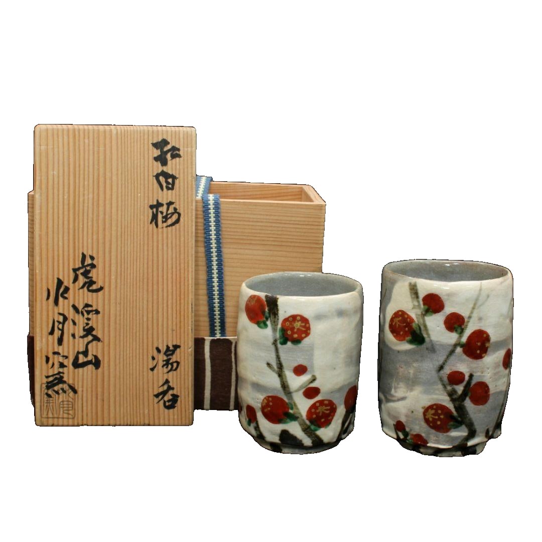 Brand new and unused, with original wooden box, Gao Guishan Shuiyue kiln red and white plum blossom: Dimensions (approximate) Diameter: 6.5 cm, Height: 9.3 cm Small Diameter: 6.1 cm, Height: 8.3 cm Box dimensions: 16.2 cm × 8.6 cm × 12.5 cm About Suigetsu Kiln The Suigetsu Kiln is operated 