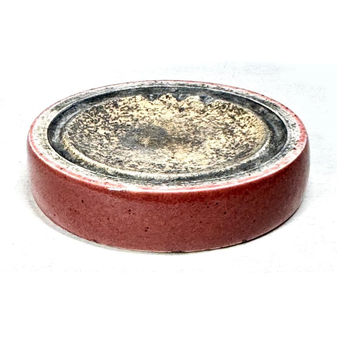 Qing Dynasty, Kangxi Year of the Metal Ox , Jiang Ji mark, red-glazed circular ceramic inkstone.: Item Name: Qing Dynasty, Kangxi Year of the Ox Production, Jiang Ji Mark, Ox Blood Red Glazed Round Ceramic Inkstone Dimensions: Approximately Diameter 9.3 cm × Height 2.2 cm Weight: