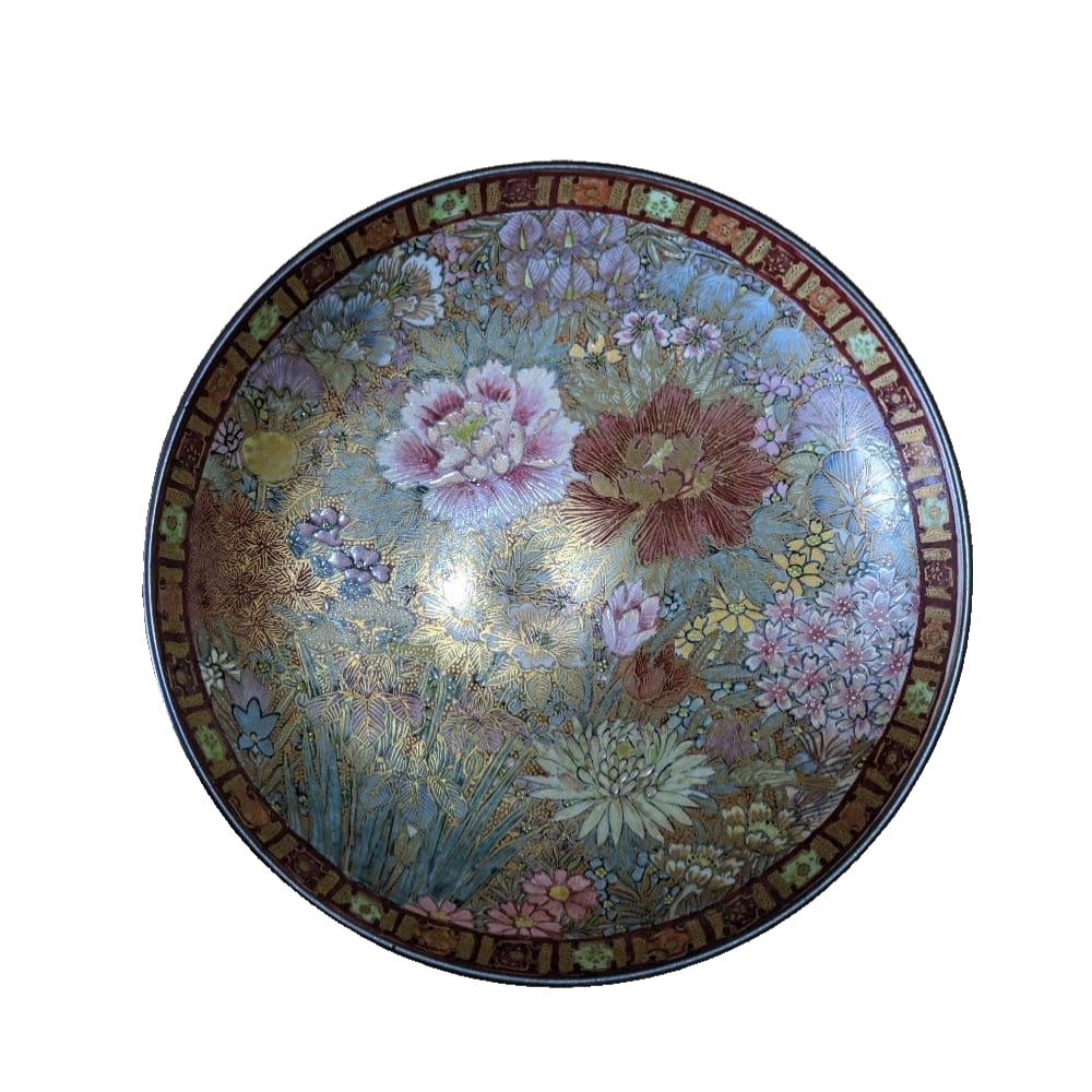 Kutani ware, Chuyama kiln, made by Wakayama Shiko, gold-painted porcelain plate, with original box.: The existing painted works of Kutani ware are extremely rare, and this piece is a representative work of Kutani ware. Condition As this plate is an antique, there are some signs of aging, such as