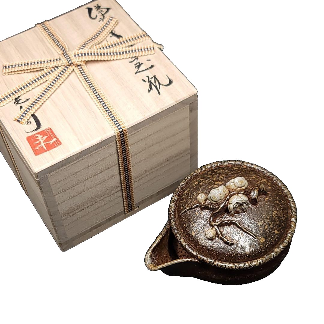 This is a Bizen ware teapot, a work by Professor Irijima.: This is a Bizen ware teapot, a work by Professor Irie. Accessories: box, fabric, bookmark.