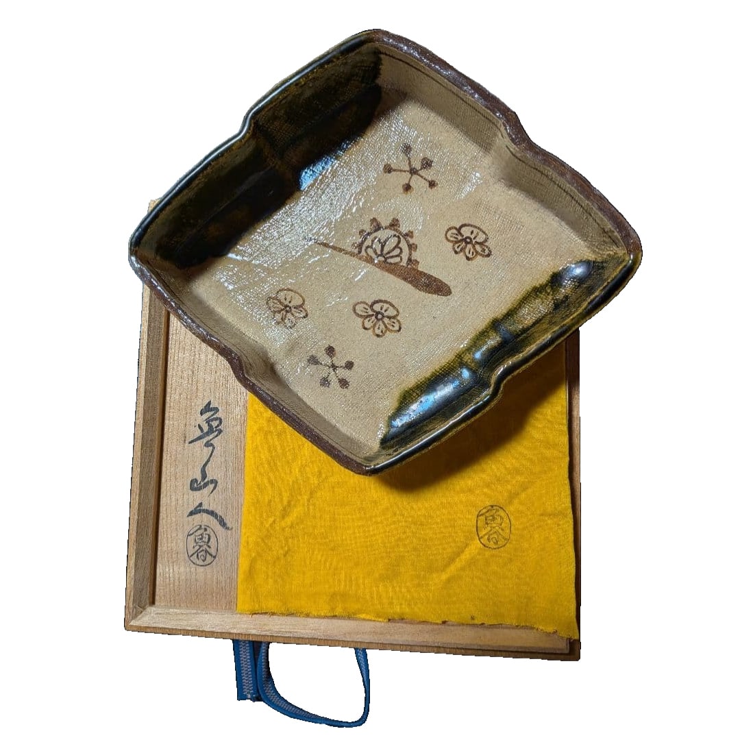This is a piece of Oribe ware produced by the Beida Lu Shan Ren kiln (Seigo kiln). (1 of 6)
