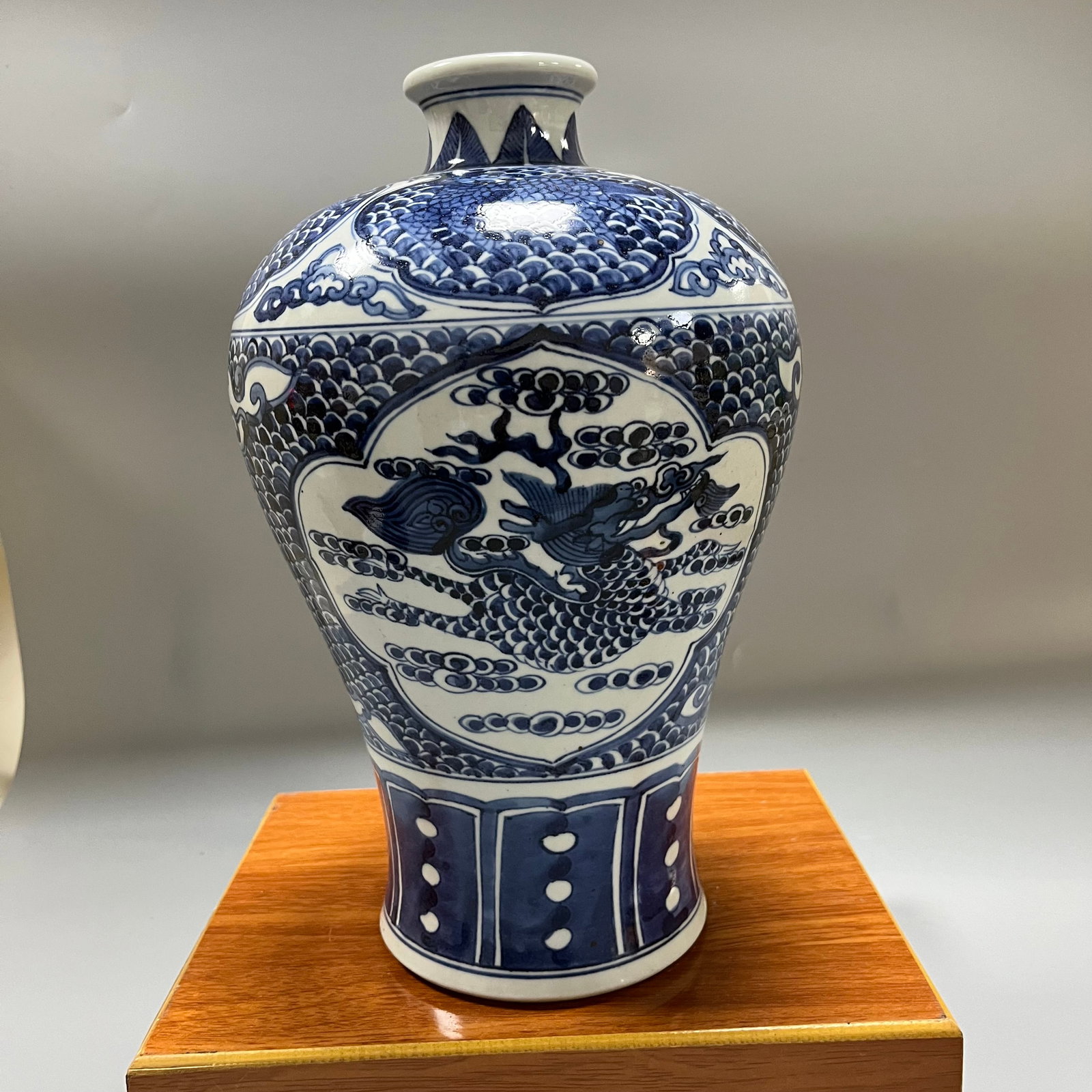 A Qing Dynasty Qianlong Period Blue and White Plum Vase with Cloud and Dragon Design: A Qing Dynasty (Qianlong Period) Blue and White Plum Vase with a "Dragon Soaring Amidst Clouds and Sea" Design, 33 x 21 cm.This is a collector's item, a blue and white plum vase painted in classic blu