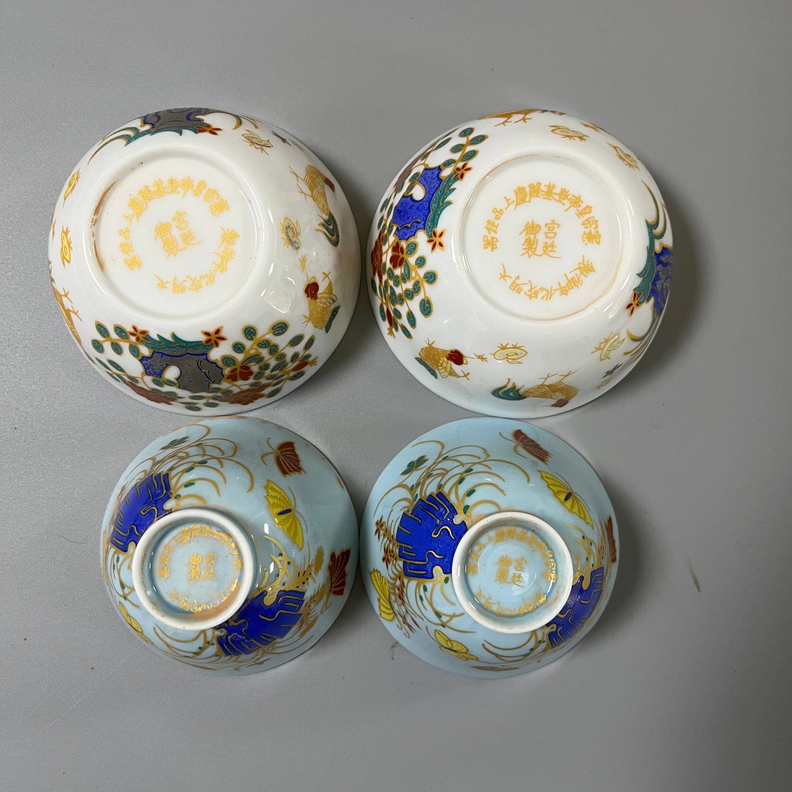 A set of polychrome porcelain bowls featuring a hen and chicks from the Chenghua period of the Ming: A set of polychrome porcelain bowls depicting a hen and chicks from the Chenghua period of the Ming Dynasty, each measuring 3.8 x 8 cm and 4 x 7 cm respectively. The painting is exquisite: the center 