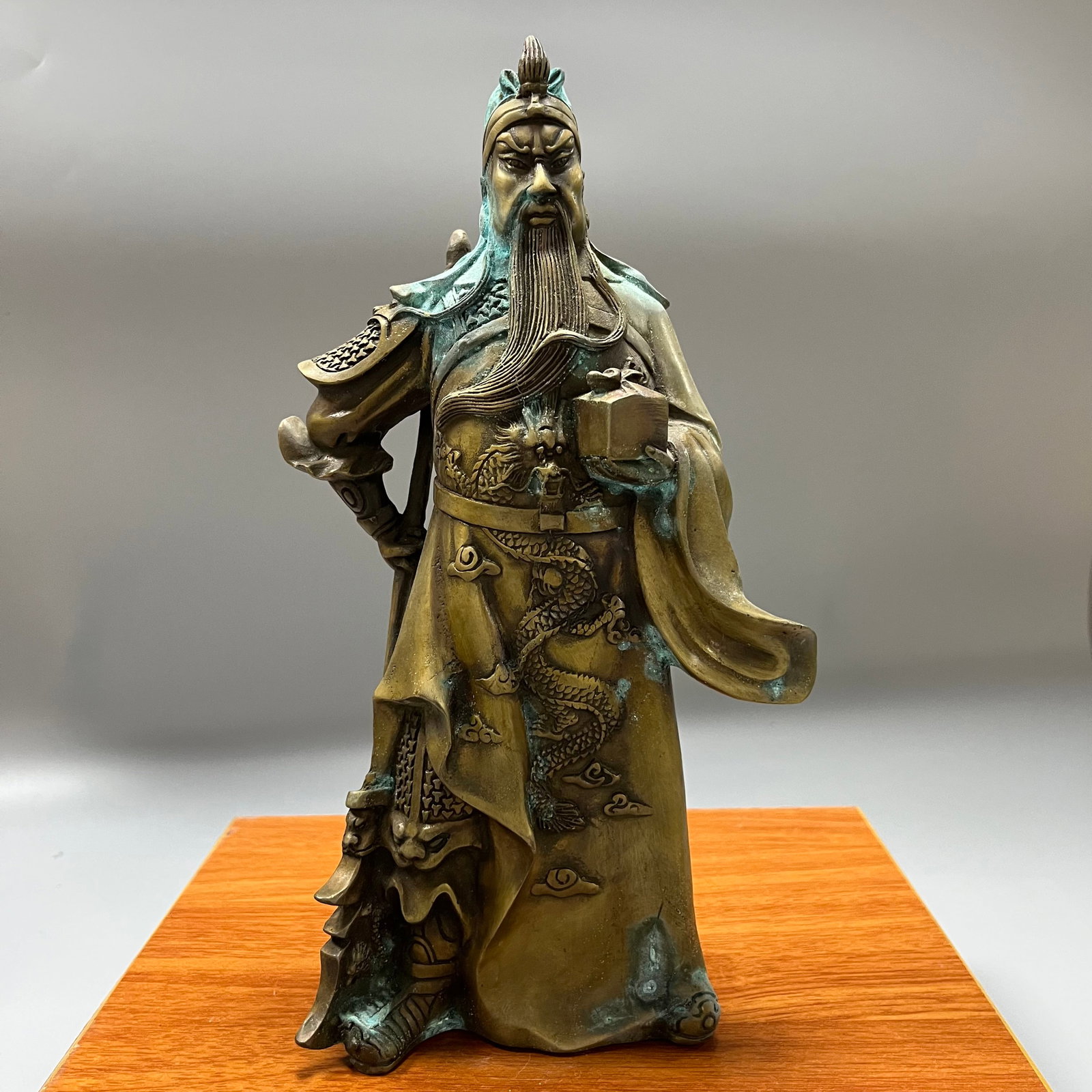 A statue of Guan Gong, the God of War and Wealth, made during the Qianlong reign of the Qing: A statue of Guan Yu, the God of War and Wealth, made during the Qianlong period of the Qing Dynasty. 28 x 14 cm. Well-preserved with obvious rust, it is a rare and valuable antique.
