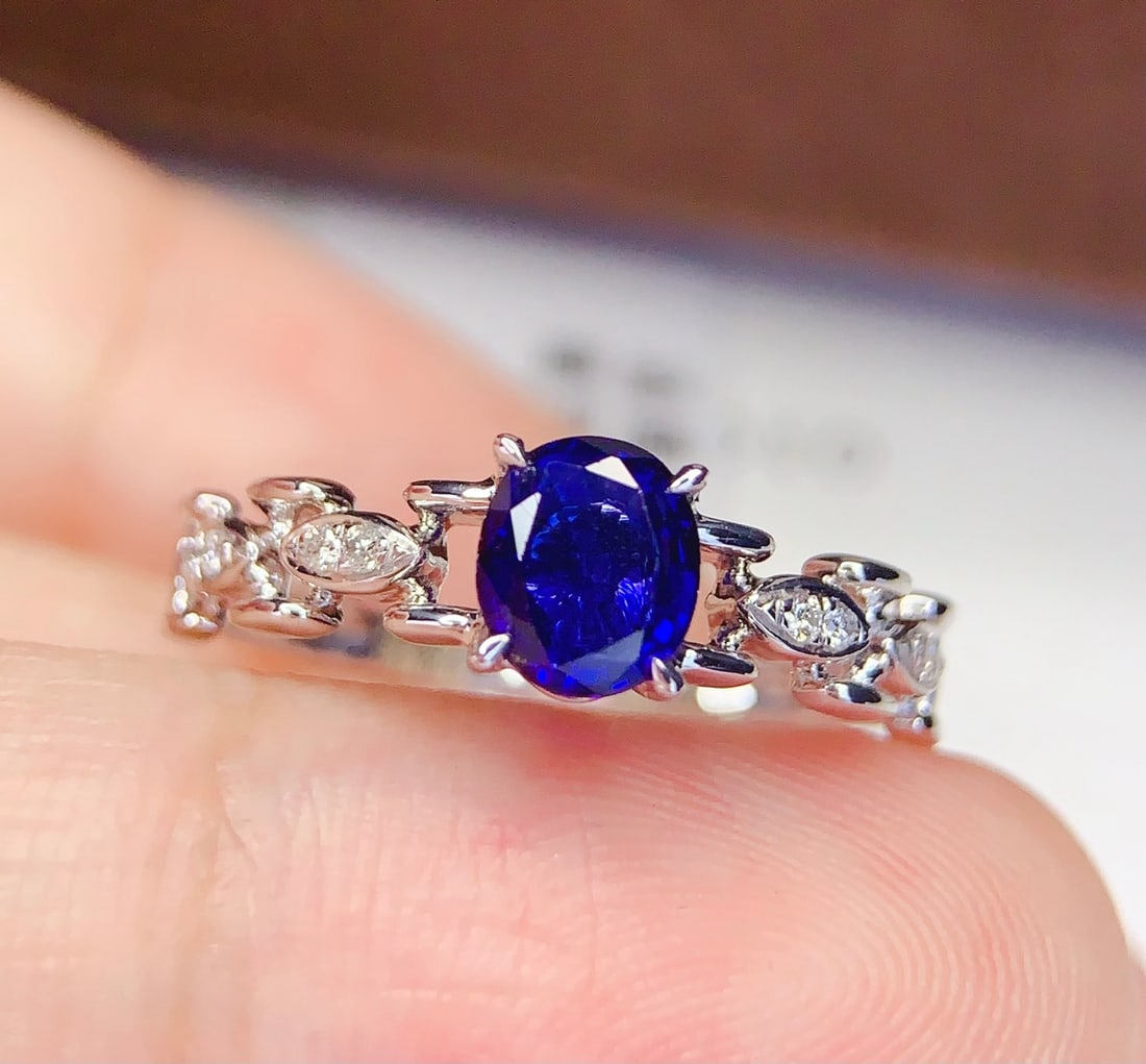 18K Gold Natural Sapphire Ring: This ring is meticulously crafted in 18K gold, set with a natural sapphire that exudes a captivating brilliance. The deep and pure blue of the main stone, complemented by exquisite diamonds,