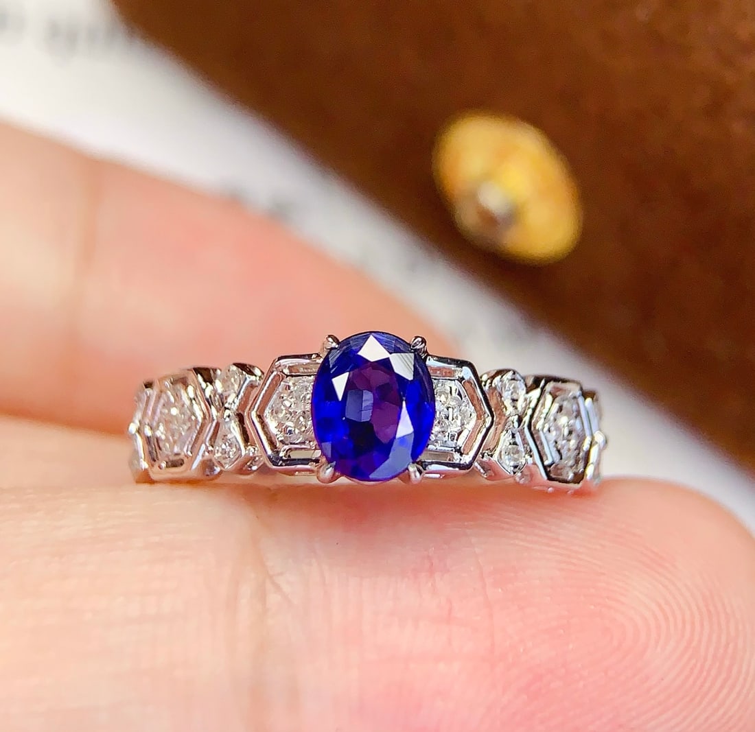18K Gold Natural Sapphire Ring: This ring is meticulously crafted in 18K gold, set with a natural sapphire, exuding an aura of elegance and nobility. The deep hue of the sapphire complements the surrounding diamonds, creating a perf