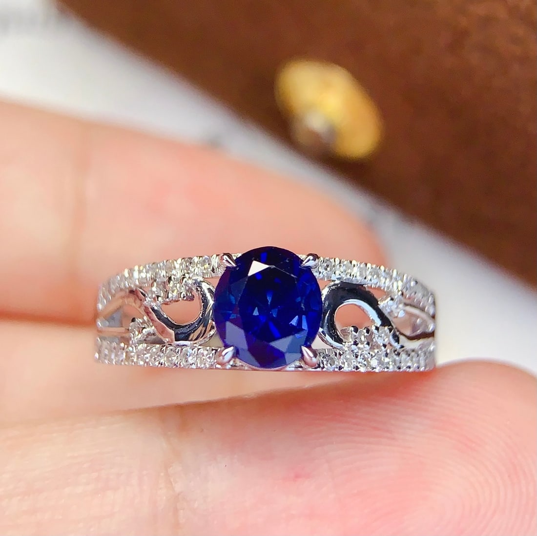 18K Gold Natural Sapphire Ring: This ring is meticulously crafted in 18K gold, featuring a natural sapphire that exudes a captivating brilliance. The surrounding diamonds add a touch of luxury, perfectly showcasing elegance and nobi