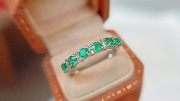 18K Gold Emerald Ring (1 of 5)