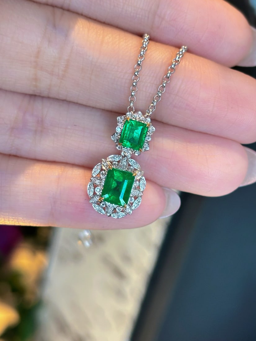 18K Gold Vivid Green Emerald Pendant: This pendant is meticulously crafted in 18K gold, featuring a 1.4-carat Vivid Green emerald that exudes extraordinary color and brilliance. The surrounding diamonds add a touch of luxury, perfectly