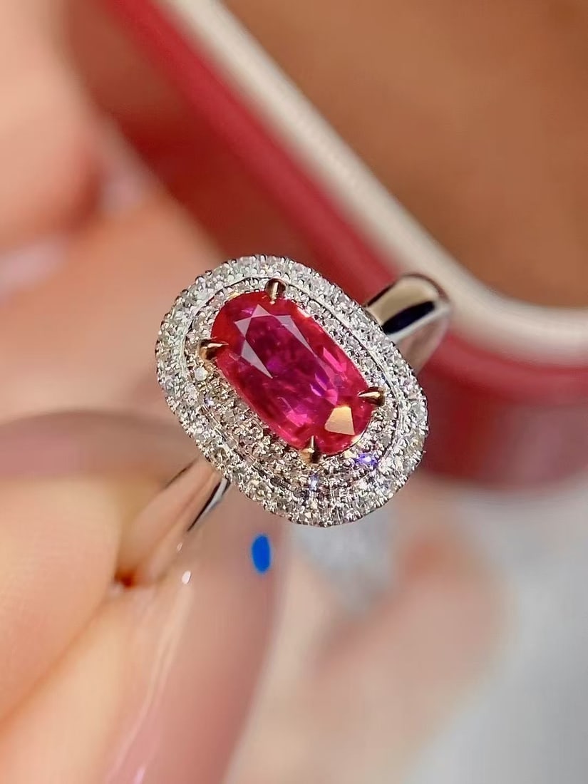 18K Gold Natural Unheated Ruby Ring: This ring is meticulously crafted in 18K gold, featuring a crystal-clear unheated ruby, exuding an aura of elegance and nobility. Complemented by brilliant diamonds, the design is simple yet luxurious