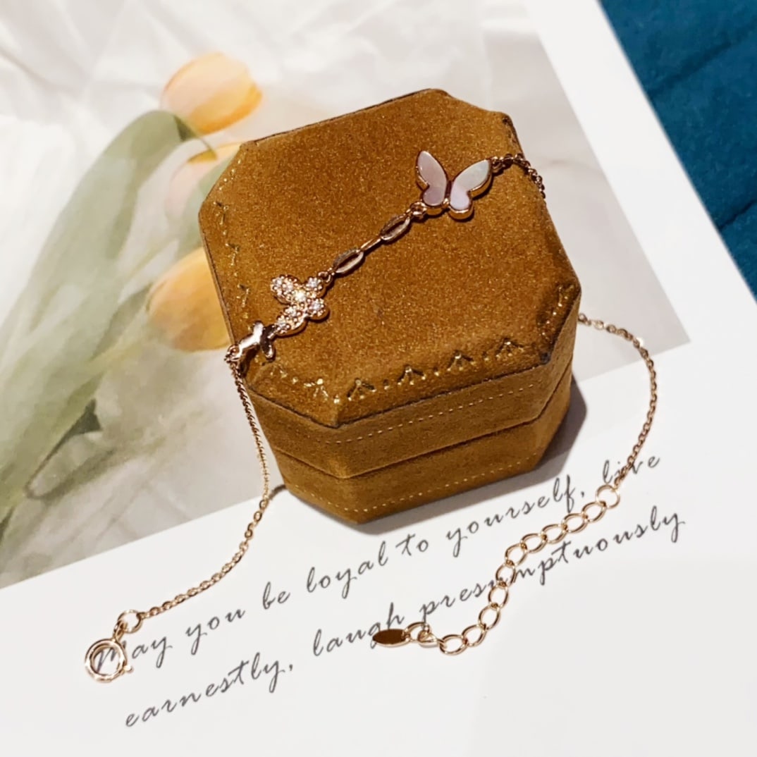 18K Gold Mother-of-Pearl Diamond Butterfly Bracelet: This bracelet is crafted in 18K rose gold, featuring exquisite mother-of-pearl and diamond butterflies that exude elegance and grace. Every detail is meticulously crafted to perfectly capture the