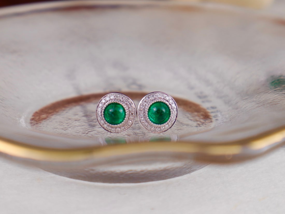 18K Gold Emerald Earrings: These earrings feature a base of 18K gold, set with richly colored emeralds, exuding classic elegance. The diamond accents add a touch of luxury, suitable for any occasion. (Minor oil)