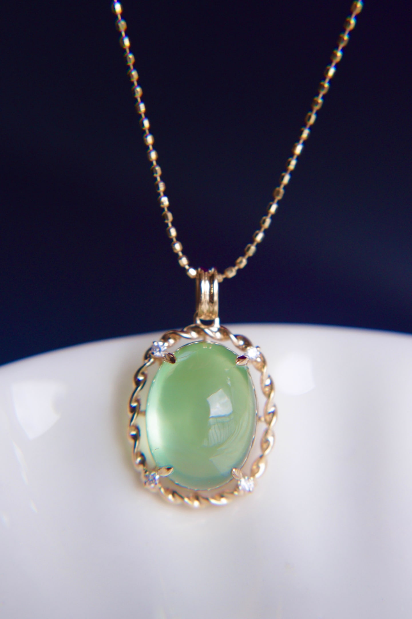18K Gold Prasiolite Diamond Pendant: This pendant is meticulously crafted in 18K gold, featuring a prasiolite with excellent crystal quality and captivating color. Paired with South African diamonds, it exudes luxury and elegance. (Main 