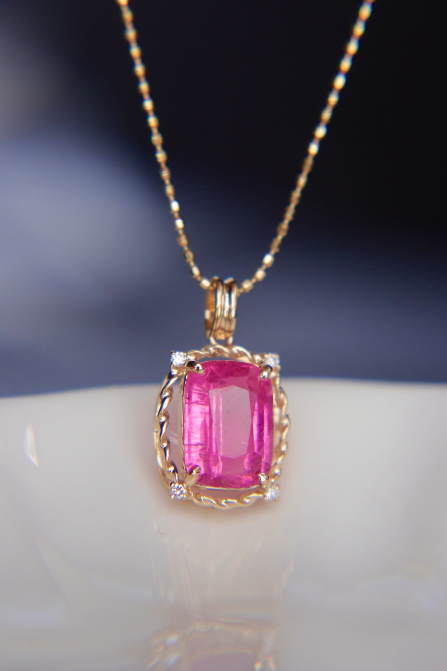 18K Gold Natural Tourmaline Diamond Pendant: This pendant is meticulously crafted in 18K gold, featuring a vividly colored tourmaline that exudes a crystal-clear texture. Complemented by genuine diamonds, it adds a touch of luxurious brilliance.