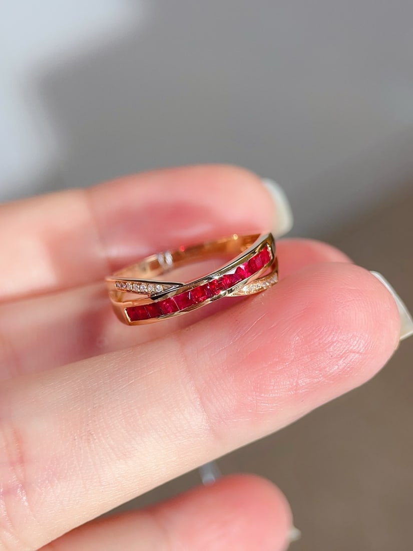 18K Gold Ruby Band Ring: This 18K gold ruby band ring features a simple yet elegant design, suitable for various occasions. The main ruby stone is richly colored, complemented by 14 sparkling diamonds, exuding a luxurious