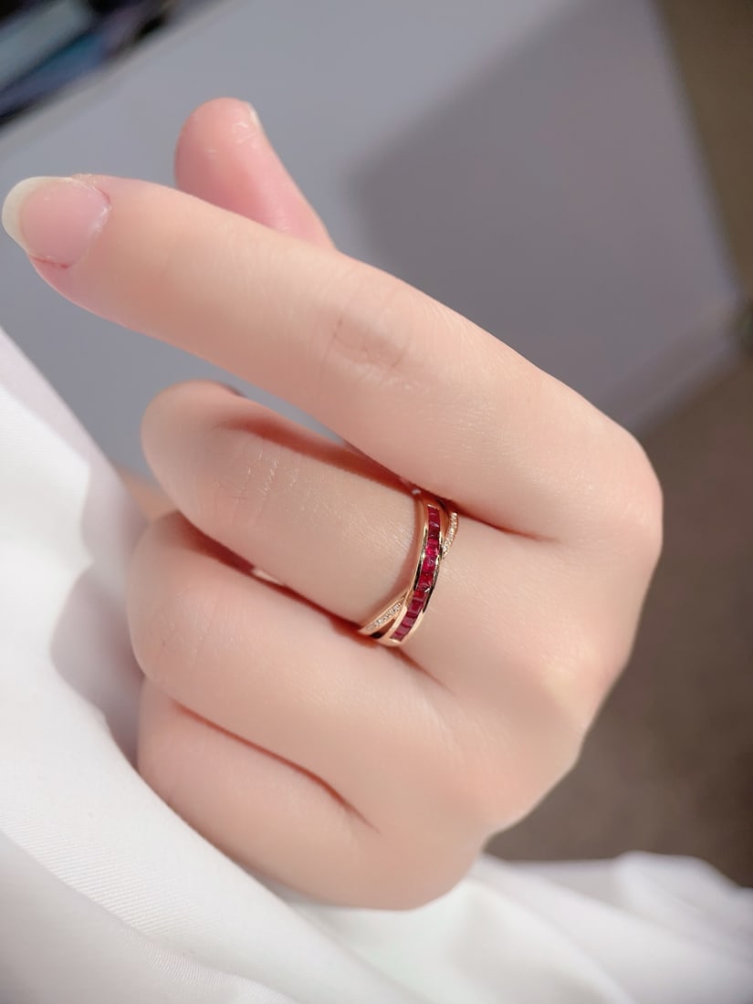 18K Gold Ruby Band Ring - 4