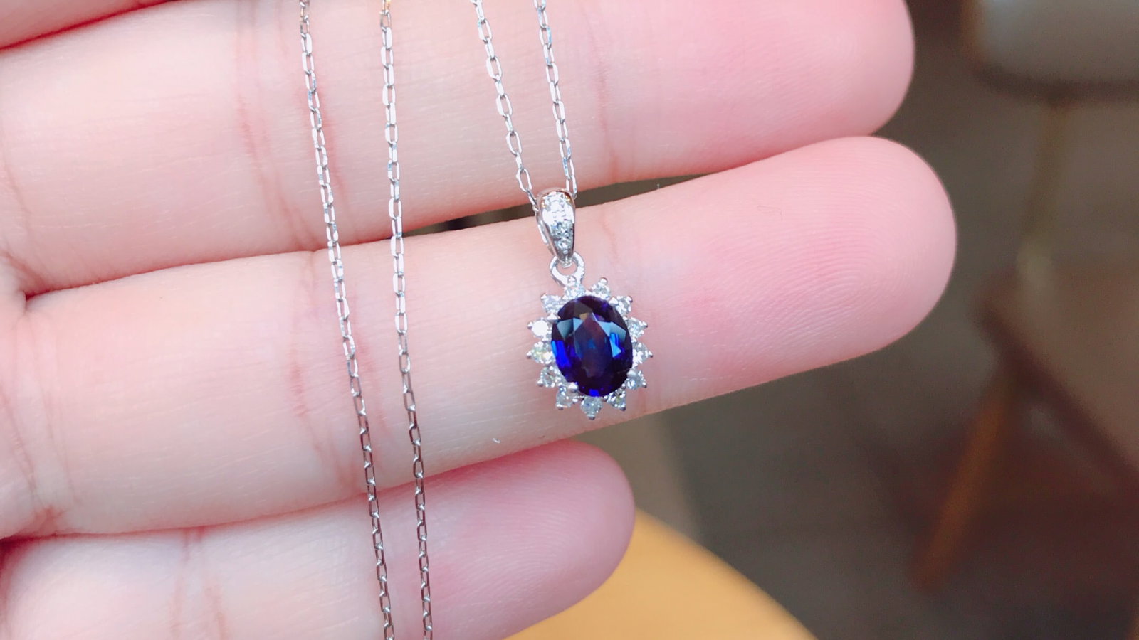 18K Gold Natural Sapphire Pendant: This pendant is meticulously crafted in 18K gold, set with a natural sapphire, showcasing a classic and elegant style. The deep hue of the sapphire complements the brilliance of 16 diamonds, making