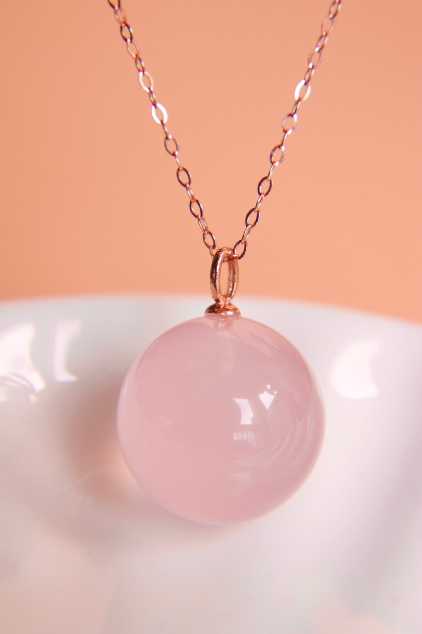 18K Gold Pink Crystal Pendant: This 18K gold pink crystal pendant showcases the pure beauty of the crystal, with a captivating pink hue. Suitable for various occasions, it exudes elegance. (Main stone 28.08 carats)