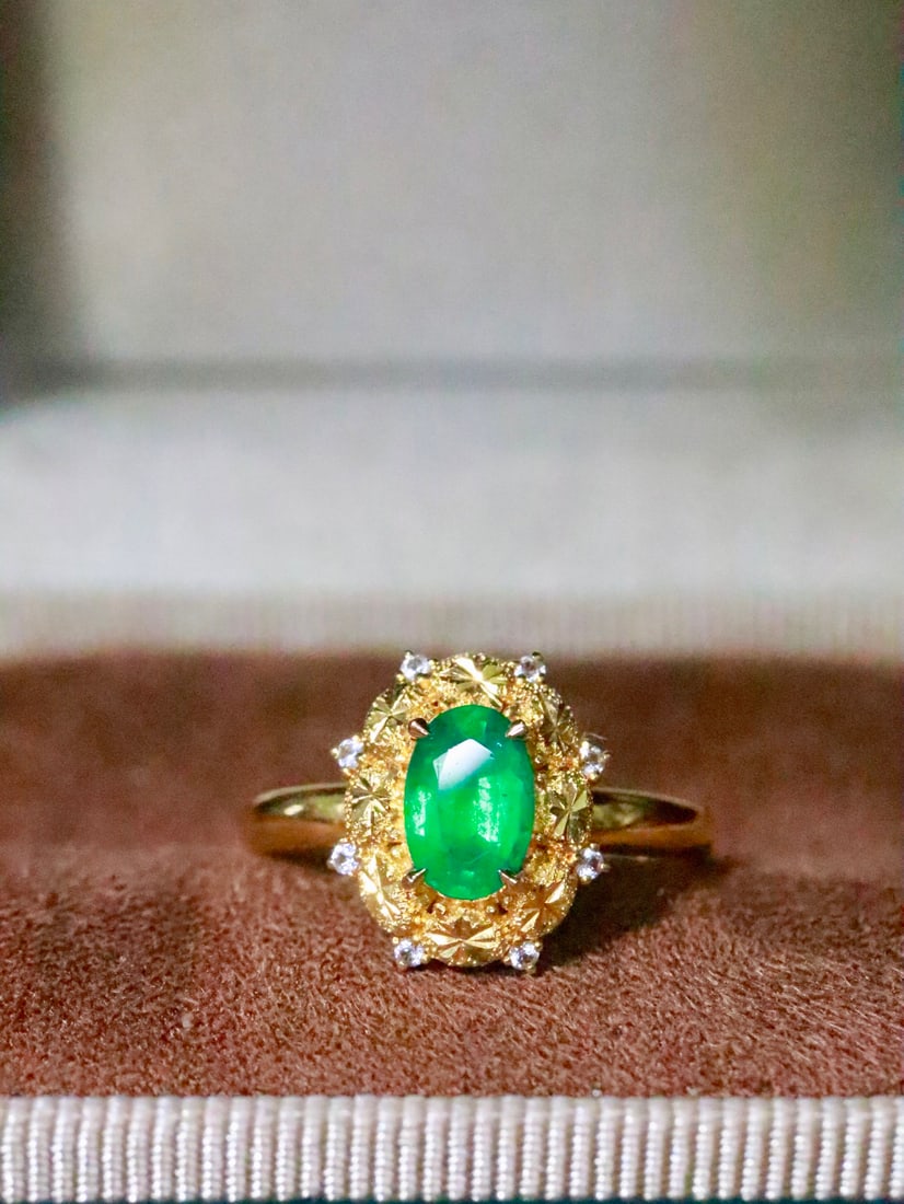 18K Gold Natural Emerald Ring: This emerald ring captivates with its vivid color and flawless crystal. The luster of 18K gold complements the natural beauty of the emerald, while the diamond accents add a touch of luxury. A