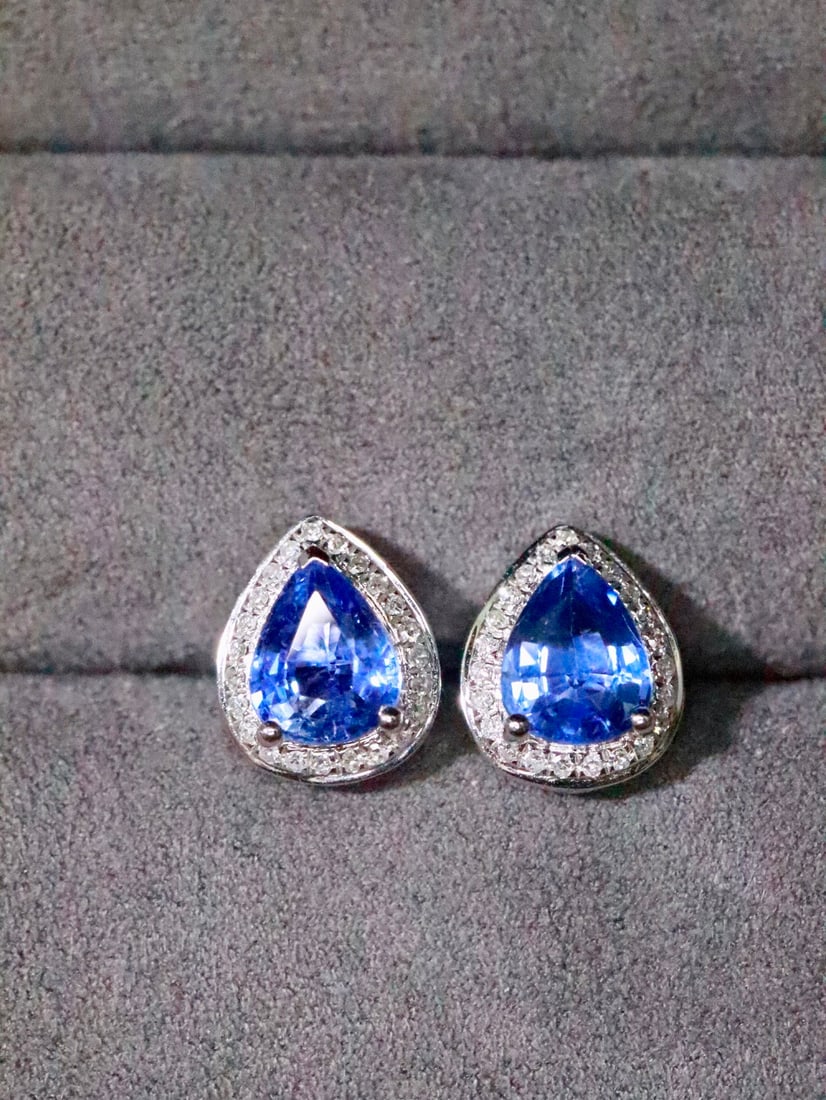 Platinum Natural Sapphire Earrings: These earrings feature natural sapphires as the main stones, showcasing captivating color and brilliance. High-quality diamonds are meticulously set, adding a touch of luxury. The platinum material