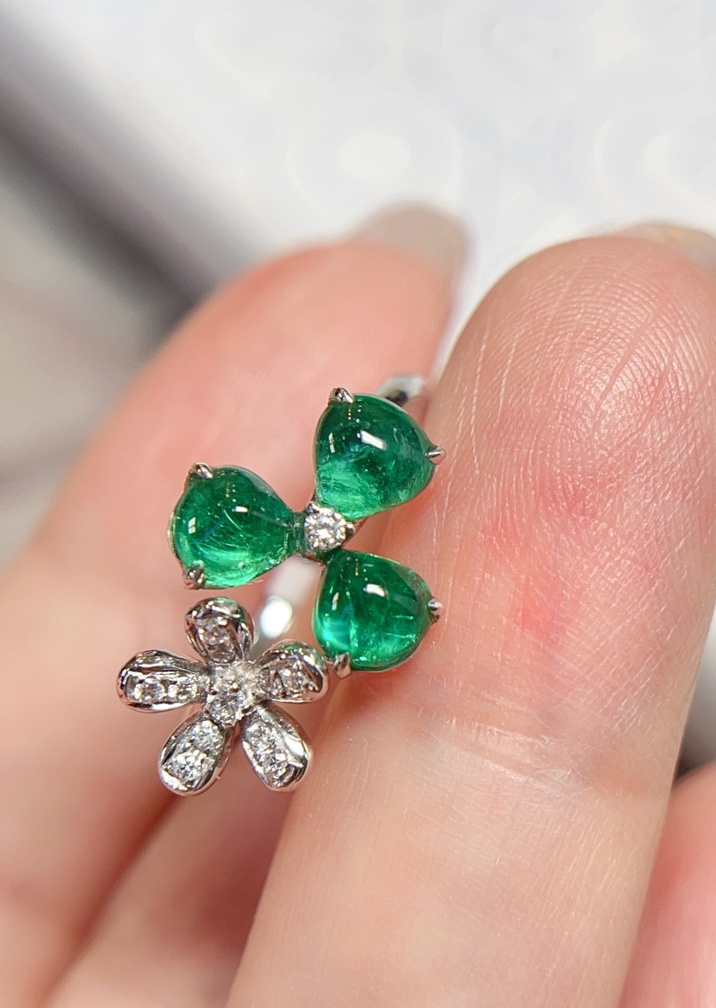 18K Gold Emerald Ring - 4