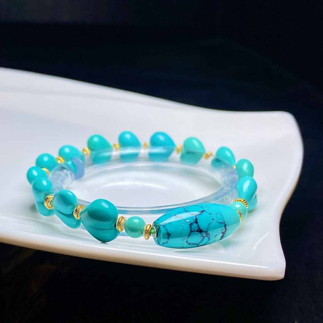 Natural Turquoise Bracelet: This natural turquoise bracelet showcases the pure beauty of nature, untreated and retaining its original color and texture. Each turquoise bead is carefully selected to ensure its natural quality
