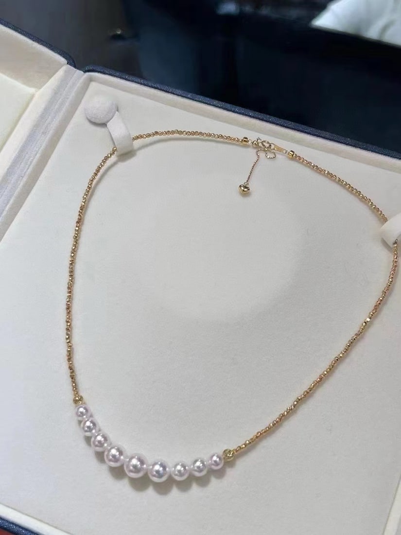 Freshwater Pearl Necklace: This necklace is meticulously crafted with top-grade freshwater pearls, featuring a mirror-like luster and an elegant smiling crescent curve. The pearls range from 4-8mm in diameter, complemented by s