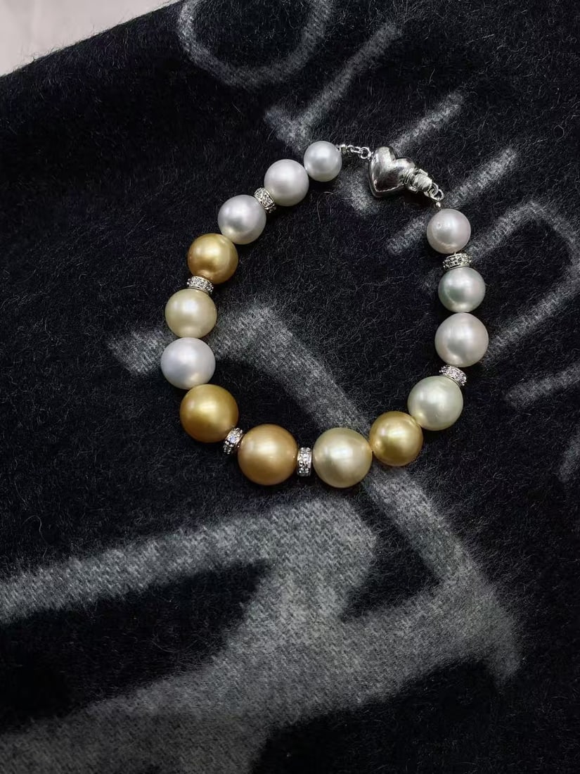 Natural White South Sea Pearl Bracelet: This bracelet features natural white South Sea pearls, nearly round with slight blemishes, showcasing a gentle hue. Suitable for daily wear and can be layered for added elegance. Pearl diameter