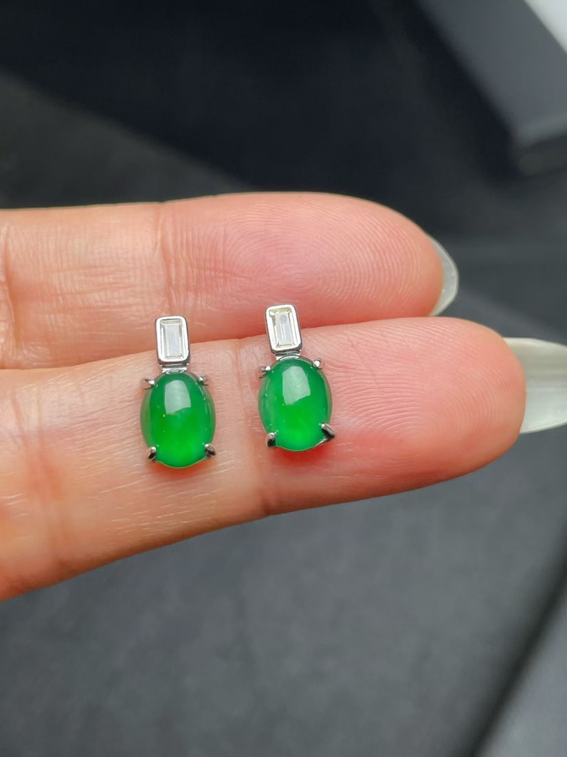 Silver Jadeite Earrings: These earrings feature Jadeite with a watery green hue, showcasing a pure and perfect texture. The minimalist design is suitable for everyday wear. The bare stone measures 7.8*6mm, perfectly highlight
