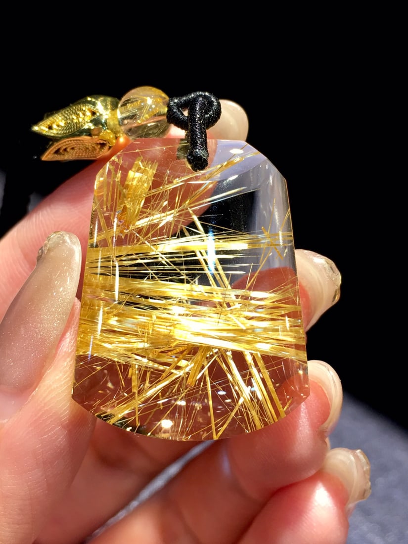 Natural Rutilated Quartz Pendant: This natural rutilated quartz pendant is renowned for its pure crystal and golden hue, showcasing a strong cat's eye effect. Each piece is meticulously hand-polished, endowing it with a unique noble