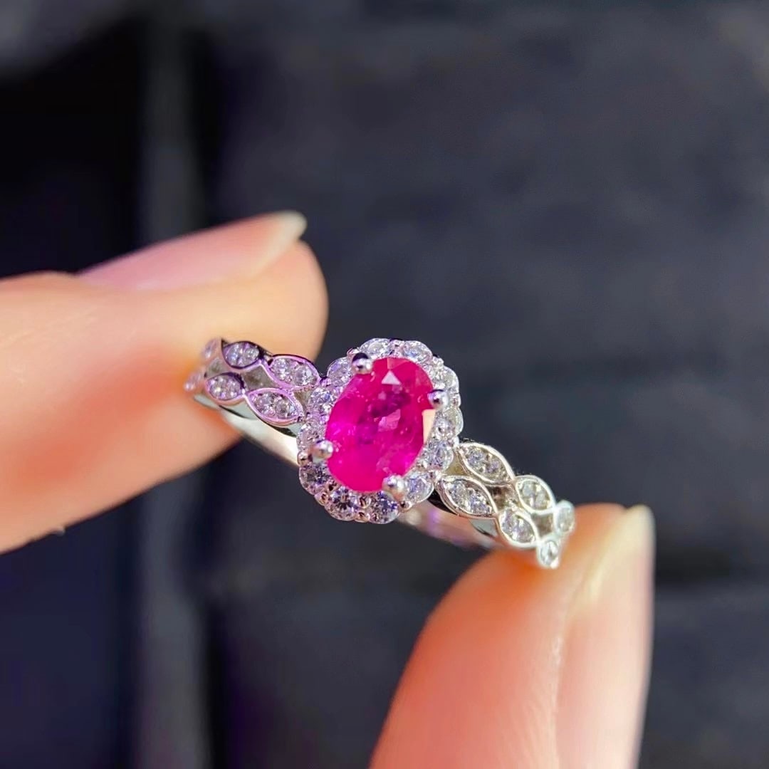 925 Silver Natural Pigeon's Blood Red Ruby Ring: This ring is meticulously crafted in 925 silver, set with a natural pigeon's blood red ruby, showcasing a classic and elegant design. The ruby's color is as fiery as a flame, captivating the heart.