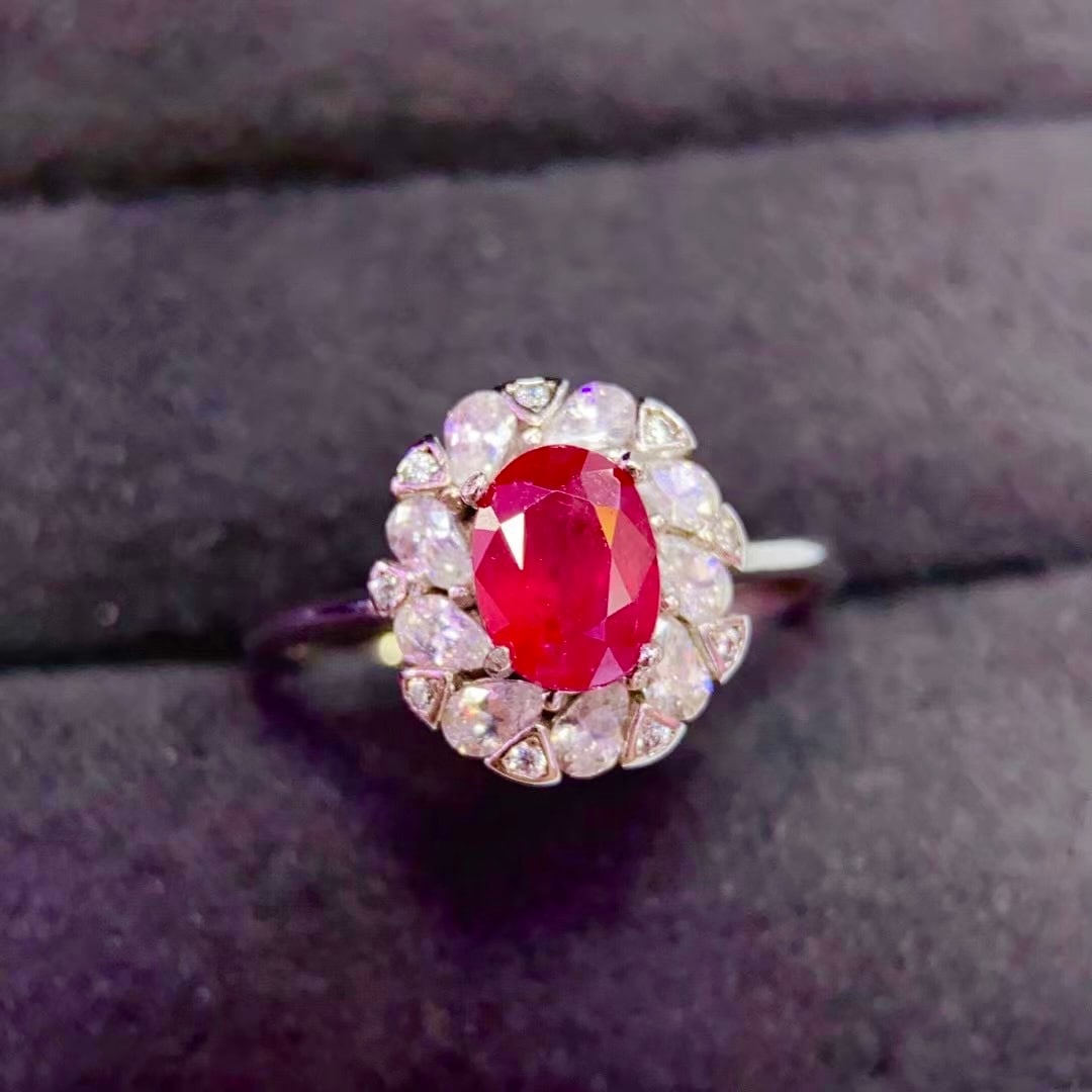 925 Silver Natural Pigeon's Blood Ruby Ring: This ring showcases the unique charm of a natural pigeon's blood ruby with its classic and elegant design. The ruby's color is as dazzling as a flame, captivating the heart. The main stone measures
