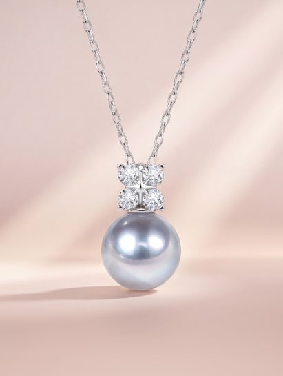 18K Gold Silver-Gray Blue Akoya Pearl Pendant: This pendant is meticulously crafted in 18K gold, featuring a silver-gray blue Akoya pearl that exudes elegance and nobility. The pearl's luster is exceptionally bright, with a slightly blemished