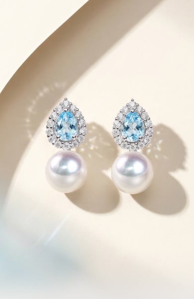 18K Gold Akoya Pearl Earrings: These earrings feature 18K gold as the base, paired with Akoya pearls, exuding an elegant aura. The combination of topaz and lab-grown diamonds adds a brilliant sparkle to the jewelry. The luster of