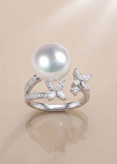 18K Gold Natural Australian White Pearl Ring: This ring features an 18K gold base set with a 12-13mm Australian white pearl, showcasing the pearl's natural luster and elegance. The pearl's round shape and slight blemishes, combined with the brill