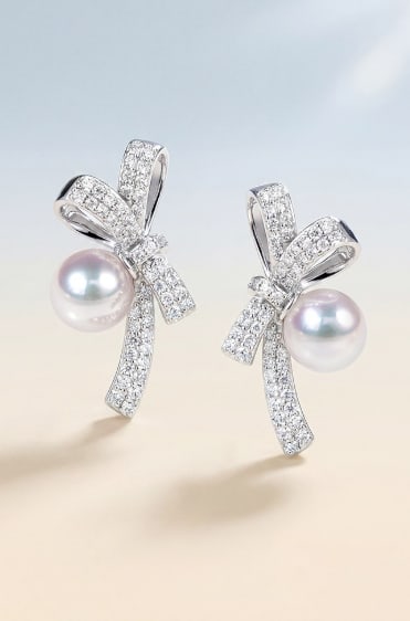 18K Gold Akoya Pearl Earrings: These earrings are crafted in 18K gold, featuring Akoya pearls with exceptional luster and minimal blemishes. The round pearls are beautifully complemented by 96 sparkling lab-grown diamonds, exuding 