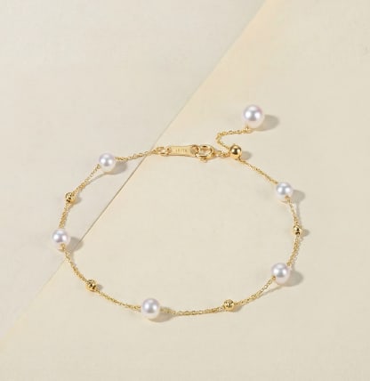 18K Gold Freshwater Pearl Bracelet: This bracelet combines 18K gold with freshwater pearls, showcasing a perfect blend of elegance and sophistication. The pearls have a super bright luster, with slight blemishes that highlight their nat