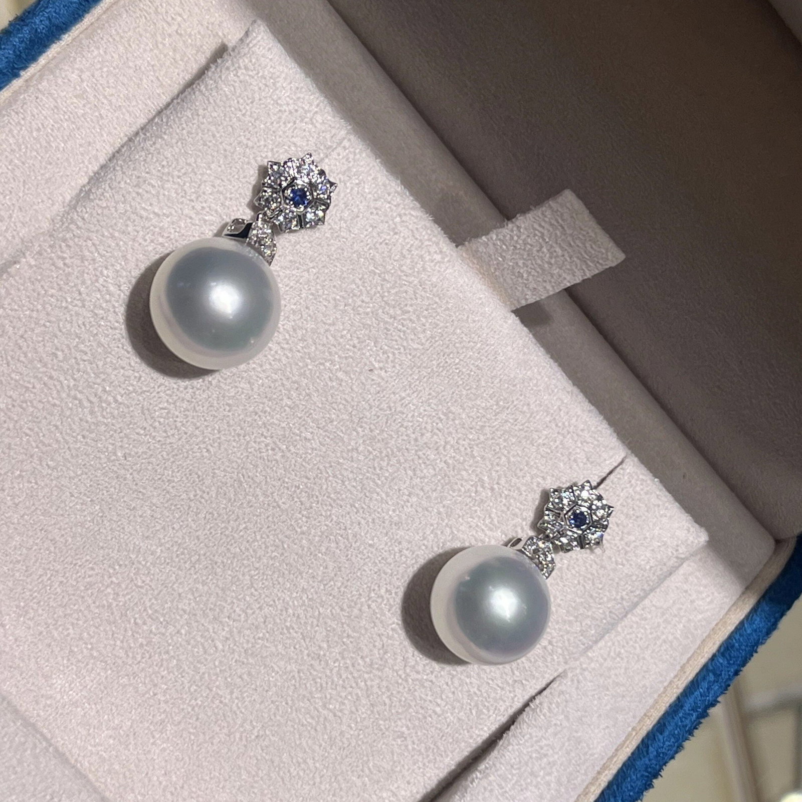 18K Gold South Sea White Pearl Earrings: These earrings are meticulously crafted in 18K gold, featuring South Sea white pearls that exude an aura of noble elegance. The luster of the pearls complements the brilliance of the diamonds, perfect