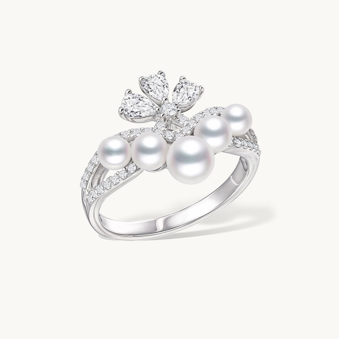 S925 Silver Seawater Pearl Ring: This ring elegantly showcases the natural beauty of seawater pearls, with the lustrous pearls perfectly complementing the delicate texture of S925 silver. Suitable for any occasion, it exudes a noble 